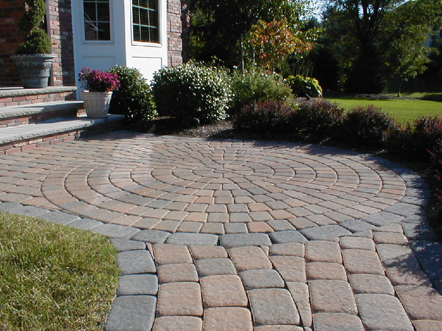 Brick patio with concentric design